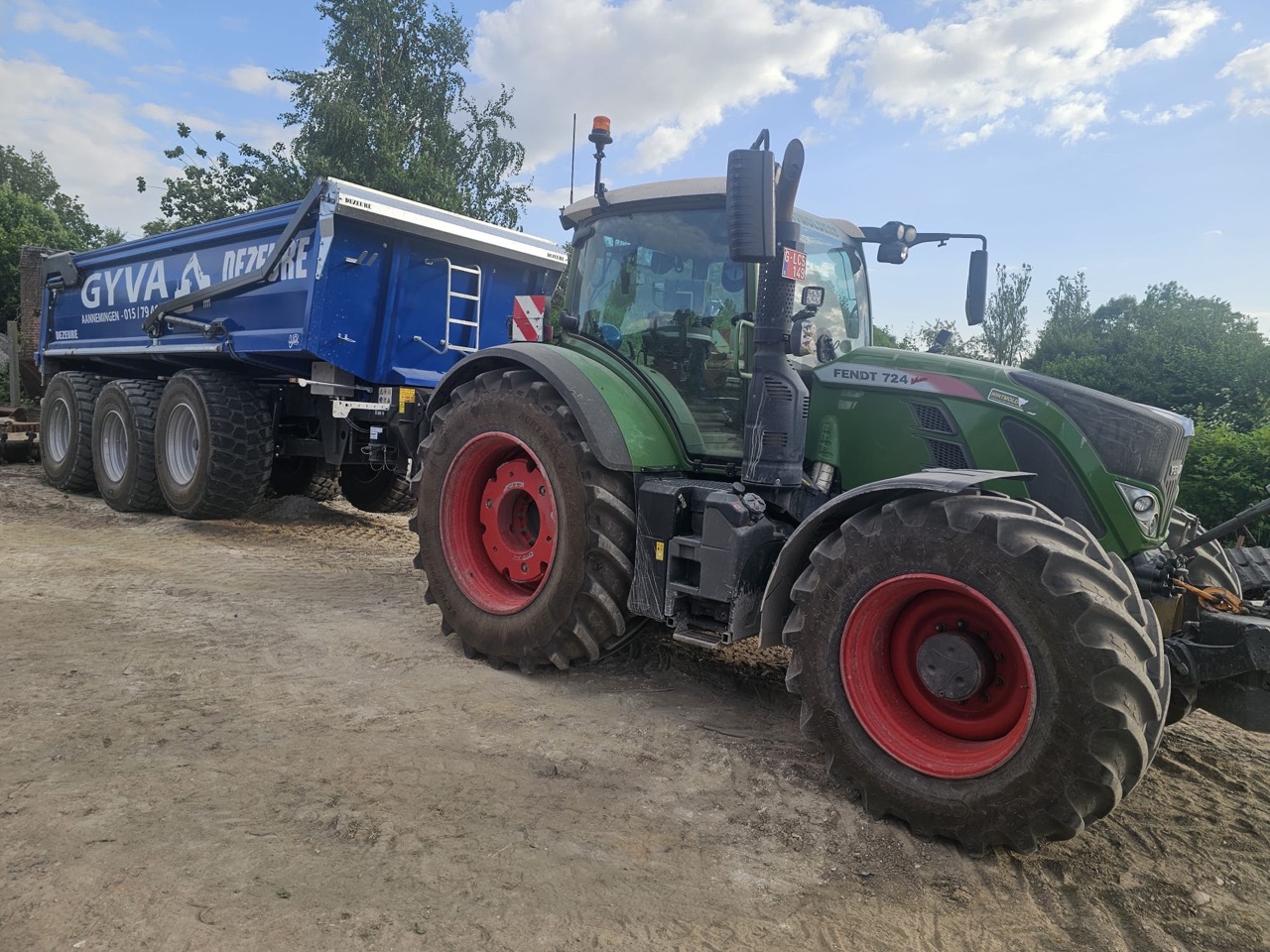GYVA - Tractorchauffeur CE met dumper